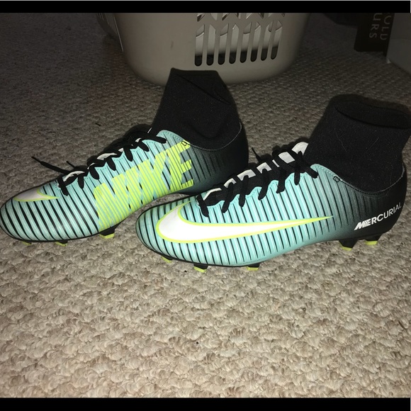 soccer cleats with ankle sock